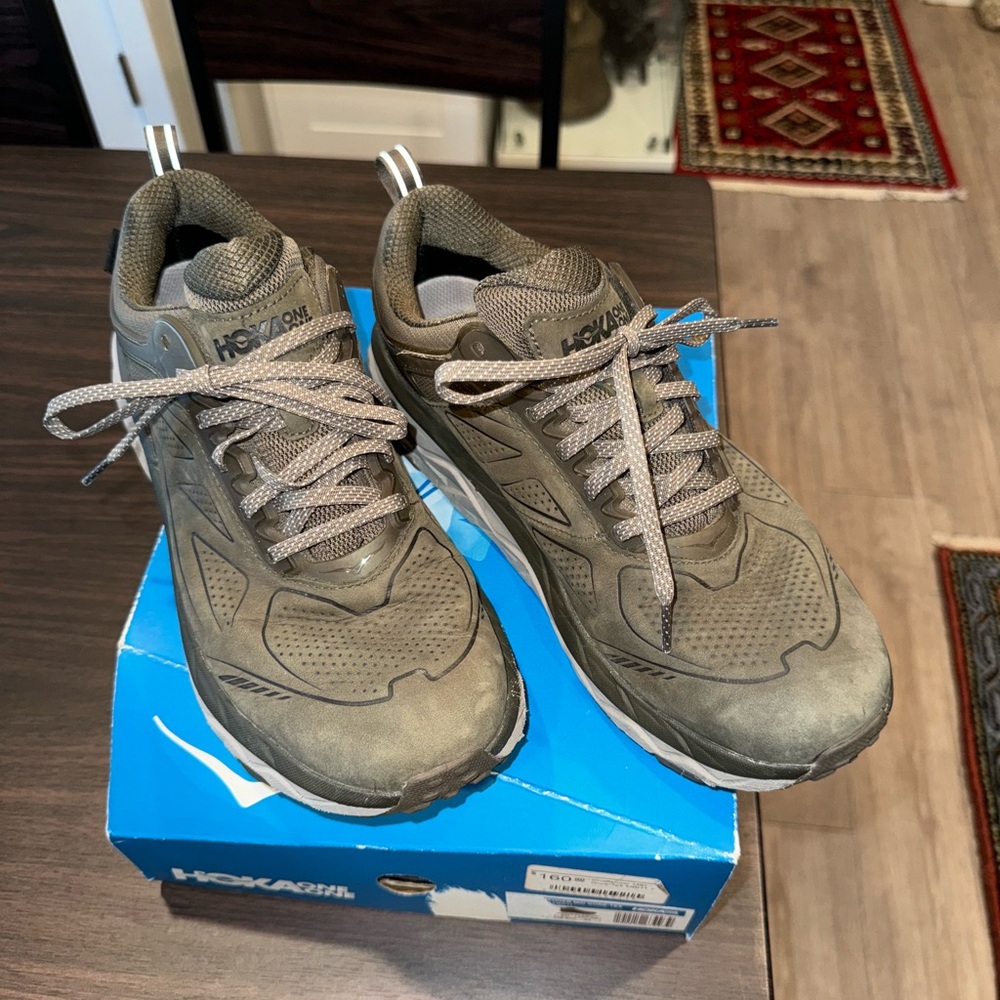 LADIES HOKA ONE ONE -9.5 shors